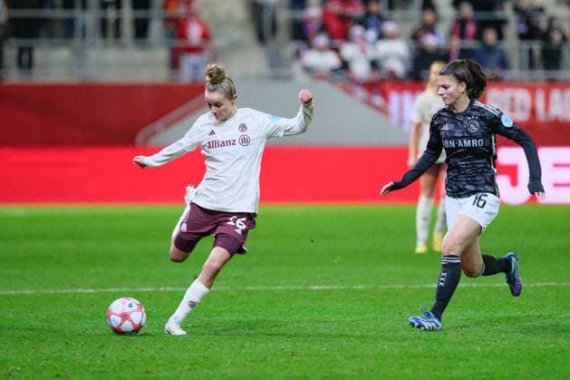 Lina Magull 16, FC Bayern Munich shooting, Danique Noordman 16, AFC Ajax , FC Bayern München v AFC Ajax, Football, UEFA Women s Champions League 2023 2024, Matchday 3 on 14 12 2023 in Munich, FC Bayern Campus Bayern Germany