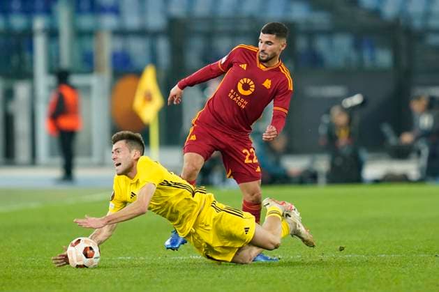 Houssem Aouar of AS Roma competes for the ball with Kostas Apostolakis of FC Sheriff Tiraspol during the UEFA Europa League match between AS Roma and FC Sheriff Tiraspol at Stadio Olimpico Rome Italy on 14 December 2023. Rome Stadio Olimpico Rome Italy Copyright: xPhotoxSportxPicsx SP24-786-036