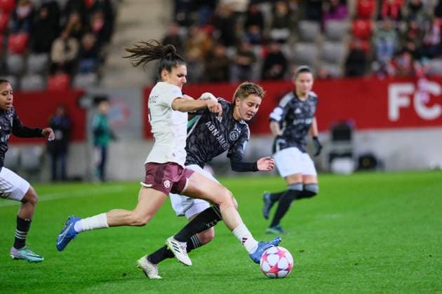 Jovana Damnjanovic 9, FC Bayern Munich in duel with Isa Kardinaal 26, AFC Ajax , FC Bayern Munich v AFC Ajax, Soccer, UEFA Women s Champions League 2023 2024, Matchday 3 on 14 12 2023 in Munich, FC Bayern Campus Bayern Germany
