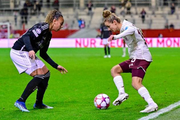 v li Chasity GRANT Ajax, 15 Lina Maria Magull FC Bayern Munich, FCB, 16 in duel, duel, tackle, dynamic, action, action, 14 12 2023, Munich Germany , Football, UEFA Womens Champions League, Group C, FC Bayern Munich Ajax Amsterdam xslx