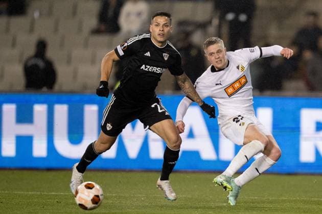 231214 Matheus Silva of Qarabag and Tomas Olai Totland of Häcken during the UEFA Europa League match between Qarabag and Häcken on December 14, 2023 in Baku Photo Carl Sandin BILDBYRAN code CS CS0469 fotboll, football, soccer, fotball,uefa europa league,qarabag,h  Copyright: CARLxSANDIN BB231214CS083