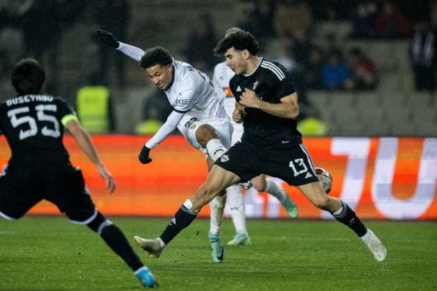 231214 Momodou Lamin Sonko of Häcken and Bahlul Mustafazade of Qarabag during the UEFA Europa League match between Qarabag and Häcken on December 14, 2023 in Baku Photo Carl Sandin BILDBYRAN code CS CS0469 football soccer football uefa europa league qarabag häcken bbeng bbauto  Copyright: CARLxSANDIN BB231214CS087
