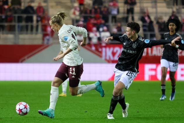 Lea Schueller FC Bayern Muenchen, 11 with Kay Lee de Sanders AFC Ajax Amsterdam, 25 ,, FC Bayern Muenchen vs AFC Ajax Amsterdam, Football UEFA Women s Champions League, Group Round 3 Matchday, Season 23 24, 14 12 2023 FC Bayern Muenchen vs AFC Ajax Amsterdam, Football UEFA Women s Champions League, Group Round 3 Matchday, Season 23 24, 14 12 2023 Muenchen Copyright: xEibner-Pressefoto JennixMaulx EP_JML
