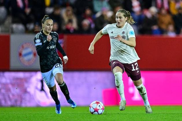 v li Rosa VAN GOOL Ajax, 21 Sydney Lohmann FC Bayern Munich, FCB, 12 in duel, duel, tackle, dynamic, action, action, 14 12 2023, Munich Germany , Football, UEFA Womens Champions League, Group C, FC Bayern Munich Ajax Amsterdam xslx