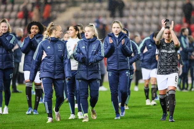 Team AFC Ajax thanks the fans who traveled with them, FC Bayern Munich v AFC Ajax, Football, UEFA Women s Champions League 2023 2024, Matchday 3 on 14 12 2023 in Munich, FC Bayern Campus Bayern Germany