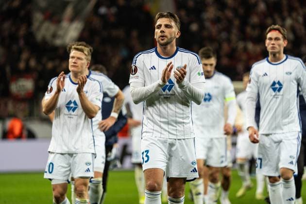 GER, UEFA Europa League matchday 6, Bayer 04 Leverkusen vs Molde Fotballklubb 14 12 2023, BayArena, Leverkusen, GER, UEFA Europa League matchday 6, Bayer 04 Leverkusen vs Molde Fotballklubb In the picture Niklas odegard Odegard Molde Fotballklubb, 33 clapping towards the fans nordphotoxGmbHxx xChristianxSchulze nph000300