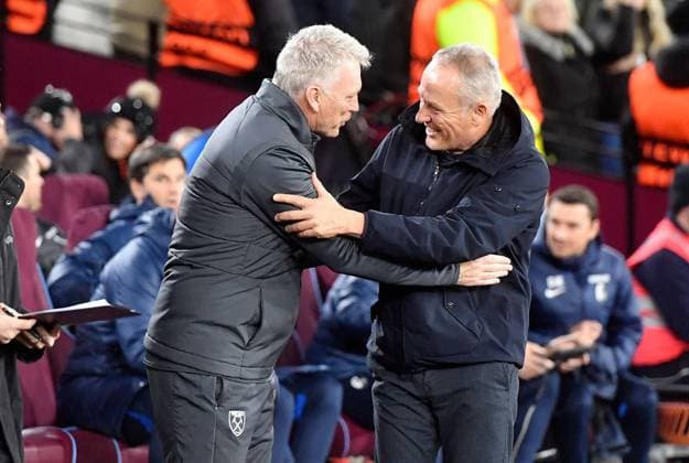 Sport Bilder des Tages West Ham United manager David Moyes and SC Freiberg manager Christian Streich embrace prior to kick off West Ham United v Freiburg, UEFA Europa League, Group A, Football, London Arena, London, UK - 14 Dec 2023 EDITORIAL USE ONLY No use with unauthorised audio, video, data, fixture lists, club league logos or live services. Online in-match use limited to 120 images, no video emulation. No use in betting, games or single club league player publications. Copyright: xAlanxWalter Shutterstockx 14254269n