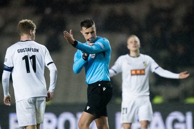 231214 Referee Juxhin Xhaja during the UEFA Europa League match between Qarabag and Häcken on December 14, 2023 in Baku Photo Carl Sandin BILDBYRAN code CS CS0469 football soccer football uefa europa league qarabag häcken bbeng  Copyright: CARLxSANDIN BB231214CS111