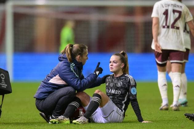 Soccer, UEFA Womens Champions League, 20231214, FC Bayern Munich Ajax Amsterdam In the picture Milicia KEIJZER Ajax Amsterdam, 18 battered on the ground being treated Munich FC Bayern Campus Bayern Germany Copyright: Passion2Press MarkusxFischerx
