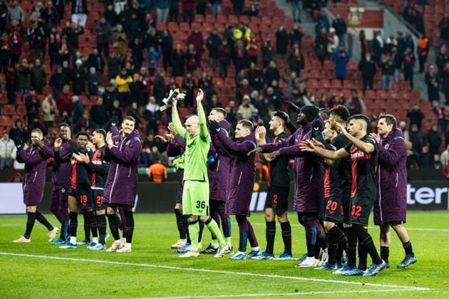 UEFA Europa League Bayer 04 Leverkusen Molde FK 14 12 2023 The players of Bayer 04 Leverkusen celebrate the victory with the curve UEFA Europa League matchday 6 Bayer 04 Leverkusen Molde FK, BayArena Leverkusen on 14 12 2023 DFL REGULATIONS PROHIBIT ANY USE OF PHOTOGRAPHS AS IMAGE SEQUENCES AND OR QUASI VIDEO Copyright: xBEAUTIFULxSPORTS Wunderlx