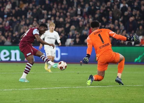 Mohammed Kudus of West Ham United scores the opening goal past Noah Atubolu of SC Freiburg West Ham United v Freiburg, UEFA Europa League, Group A, Football, London Arena, London, UK - 14 Dec 2023 EDITORIAL USE ONLY No use with unauthorised audio, video, data, fixture lists, club league logos or live services. Online in-match use limited to 120 images, no video emulation. No use in betting, games or single club league player publications. Copyright: xMichaelxZemanek Shutterstockx 14254605d
