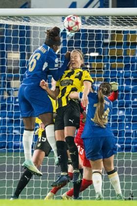 231214 Kadeisha Buchanan and Fran Kirby of Chelsea against Aivi Luik of Häcken during the UEFA Women s Champions League football match between Chelsea and Häcken on December 14, 2023 in London Photo Mathias Bergeld BILDBYRAN kod MB MB0807 fotboll football soccer fotball champions league chelsea häcken dam bbeng bbauto  Copyright: MATHIASxBERGELD BB231214MB025