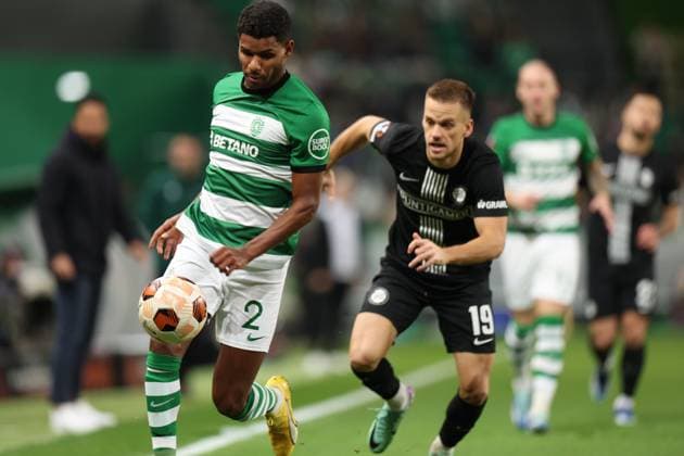 SOCCER - UEFA EL, Sporting vs Sturm LISBON,PORTUGAL,14.DEC.23 - SOCCER - UEFA Europa League, group stage, Sporting CP vs SK Sturm Graz. Image shows Matheus Reis (Sporting Lissabon) and Tomi Horvat (Sturm).  GEPAxpictures xChrisxBauer
