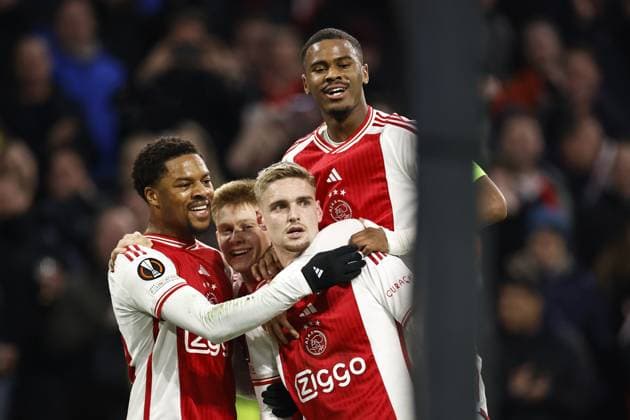 AMSTERDAM - (l-r) Chuba Akpom of Ajax, Kristian Hlynsson of Ajax, Kenneth Taylor of Ajax, Jorrel Hato of Ajax celebrate the 2-1 during the UEFA Europa League match in group B between Ajax Amsterdam and AEK Athene FC in the Johan Cruyff ArenA on December 14, 2023 in Amsterdam, Netherlands. ANP MAURICE VAN STEEN UEFA Europa League 2023 24 2023 2024 xVIxANPxSportx xxANPxIVx 486302569 originalFilename: 486302569.jpg