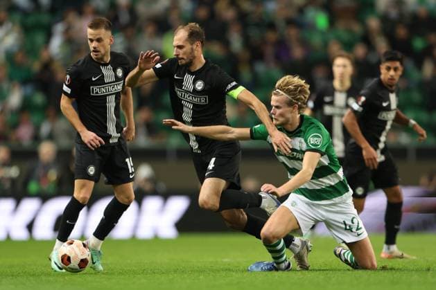 SOCCER - UEFA EL, Sporting vs Sturm LISBON,PORTUGAL,14.DEC.23 - SOCCER - UEFA Europa League, group stage, Sporting CP vs SK Sturm Graz. Image shows Tomi Horvat, Jon Gorenc-Stankovic (Sturm) and Morten Hjulmand (Sporting Lissabon).  GEPAxpictures xChrisxBauer