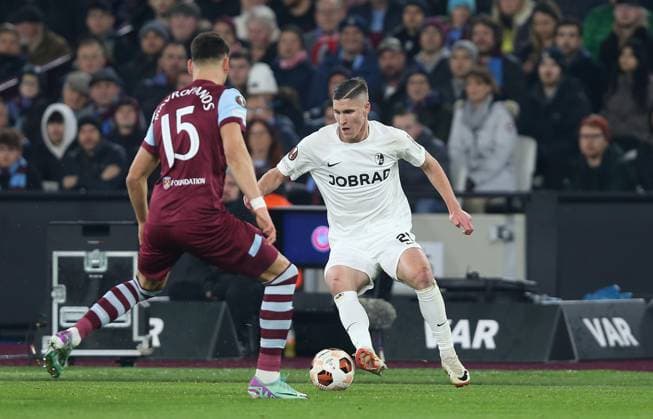 . - West Ham United v Club Freiburg, UEFA Europa League - Group A, The London Stadium, London, UK. - 14th December 2023. Roland Sallai of SC Freiburg. - West Ham United v Sport-Club Freiburg, UEFA Europa League - Group A, The London Stadium, London, UK. - 14th December 2023. London London Stadium UK Copyright: xDanxWeirx CP_West_Ham_United_Freiburg_10