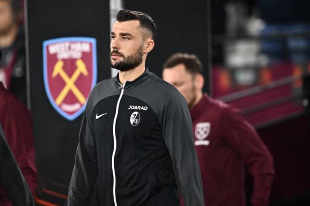 LONDON, ENGLAND - DECEMBER 14: Manuel Gulde of SC Freiburg during the UEFA Europa League Group A match between West Ham United FC and Club Freiburg at London Stadium on December 14, 2023 in London, England. Photo by Sebastian Frej West Ham United FC v Sport-Club Freiburg: Group A - UEFA Europa League 2023 24 Copyright: xSebastianxFrejx