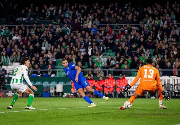 Rangers Forward Cyriel Dessers scores his sides second goal during the Europa League Group C match at the Estadio Benito Villamarin, Seville. Real Betis v Rangers, UEFA Europa League, Group C, Football, Benito VillamaroÆ?Ã?Ân Stadium, Seville, Spain - 14 Dec 2023 EDITORIAL USE ONLY No use with unauthorised audio, video, data, fixture lists, club league logos or live services. Online in-match use limited to 120 images, no video emulation. No use in betting, games or single club league player publications. Copyright: xKirkxO Rourke RangersxFC Shutterstockx 14257803bj