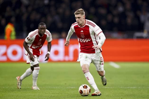 AMSTERDAM -(l-r) Carlos Forbs of Ajax, Kenneth Taylor of Ajax during the UEFA Europa League Group B match between Ajax Amsterdam and AEK Athene FC at the Johan Cruyff ArenA on December 14, 2023 in Amsterdam, Netherlands. ANP MAURICE VAN STEEN UEFA Europa League 2023 24 2023 2024 xVIxANPxSportx xxANPxIVx 486305066 originalFilename: 486305066.jpg