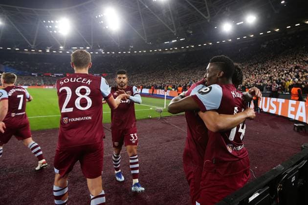 West Ham United gegen SC Freiburg 14. Dezember 2023, London Europa League Fußball Gruppe A West Ham United gegen SC Freiburg Mohammed Kudus von West Ham feiert sein erstes Tor mit seinen Mannschaftskameraden Foto Jacques Feeney Abseits London UK  Copyright: xJacquesxFeeneyx xOffsidexOffside