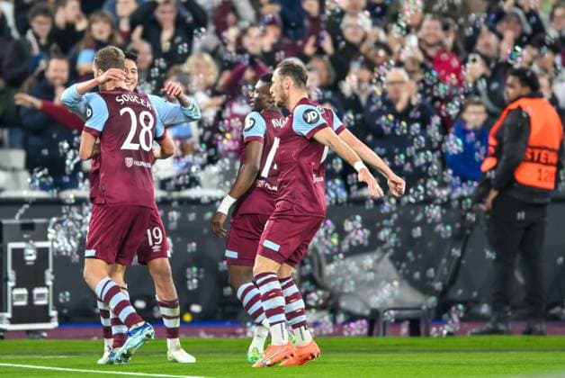 Edson Alvarez of West Ham United celebrates scoring West Ham United second goal of the first half during the UEFA Europa League match between West Ham United and SC Freiburg at the London Stadium, Queen Elizabeth Olympic Park , London, England on 14 December 2023. Copyright: xPhilxHutchinsonx 39240025