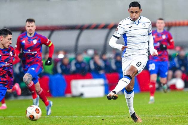 SOSNOWIEC, POLAND - DECEMBER 14: Luis Muriel (9) of Atalanta BC scores goal during UEFA Europa League Matchday 6 group stage match between Rakow Czestochowa and Atalanta BC at Zaglebiowski Park Sportowy on December 14, 2023 in Sosnowiec, Rakow Czestochowa v Atalanta BC Copyright: xMateuszxSobczakx