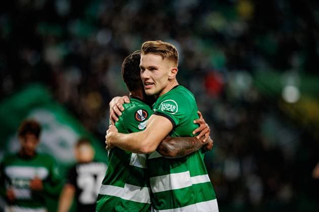 Viktor Gyokeres celebrates after scoring goal during UEFA Europa League 23 24 game between Sporting CP and SK Sturm Graz at Estadio Jose Alvalade, Lisbon, Portugal. (Maciej Rogowski) Lisbon Estadio Jose Alvalade Portugal Copyright: xMaciejxRogowskix scpgraz-20