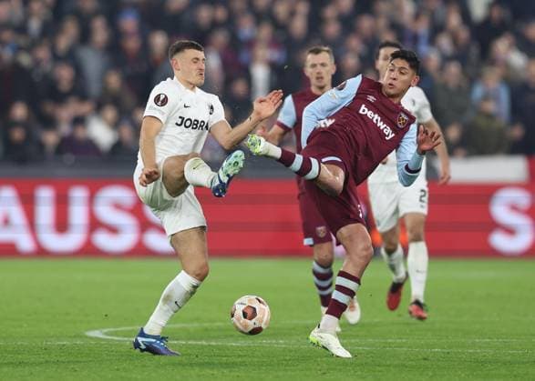London, England, 14th December 2023. Edson Ãlvarez of West Ham Unitedtussles with Maximilian Eggestein of SC Freiburg during the UEFA Europa League match at the London Stadium, London. Picture credit should read: David Klein Sportimage EDITORIAL USE ONLY. No use with unauthorised audio, video, data, fixture lists, club league logos or live services. Online in-match use limited to 120 images, no video emulation. No use in betting, games or single club league player publications. SPI-2801-0043
