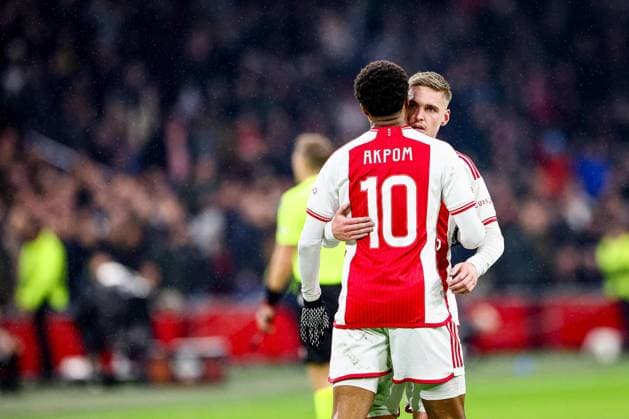 AMSTERDAM, 14-12-2023 , JohanCruyff Arena, Europa League Football season 2023 2024. Ajax player Chuba Akpom scores the 3-1 and celebrates with Ajax player Kenneth Taylor (r) during the match Ajax - AEK Athens Ajax - AEK Athens  x23521619x Copyright: