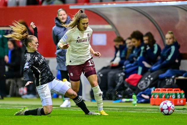 v li Milicia KEIJZER Ajax, 18 Katharina Naschenweng FC Bayern München, FCB, 19 in duel, duel, tackle, dynamic, action, action, 14 12 2023, Munich Germany , Football, UEFA Womens Champions League, Group C, FC Bayern München Ajax Amsterdam xslx