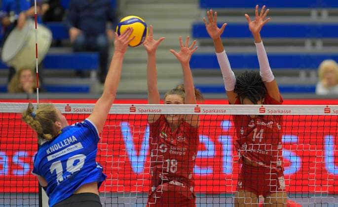 14 12 2023, Stuttgarts Jolien Knollema against the Dresden block with Dresdens Sarah Straube and Dresdens Tia Jimerson, Dresdner SC MTV Allianz Stuttgart, volleyball, DVV Cup, semi-final, Dresden Germany