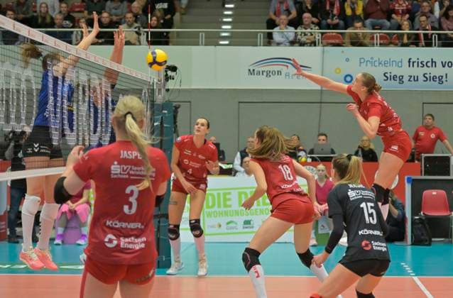 14 12 2023, Dresdens Grace Frohling smashes, Dresdner SC MTV Allianz Stuttgart, volleyball, DVV Cup, semi-final, Dresden Germany