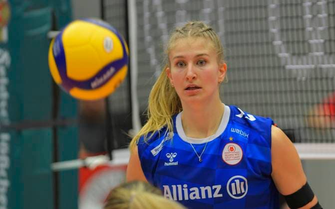 14 12 2023, Stuttgarts Monique Strubbe, Dresdner SC MTV Allianz Stuttgart 1 3, Volleyball, DVV Cup, semi-final, Dresden Germany