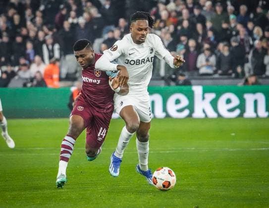 West Ham United SC Freiburg Football UEFA Europa League 2023 2024, Matchday 6, West Ham United SC Freiburg, London Stadium West Hams Mohammed Kudus and Freiburgs Jordy Makengo