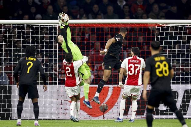 AMSTERDAM - (l-r) Levi Garcia of AEK Athens, Ajax goalkeeper Diant Ramaj, Devyne Rensch of Ajax, Harold Moukoudi of AEK Athens, Josip Sutalo of Ajax, Ehsan Hajsafi of AEK Athens during the UEFA Europa League match in group B between Ajax Amsterdam and AEK Athene FC at the Johan Cruyff ArenA on December 14, 2023 in Amsterdam, Netherlands. ANP MAURICE VAN STEEN UEFA Europa League 2023 24 2023 2024 xVIxANPxSportx xxANPxIVx 486309507 originalFilename: 486309507.jpg