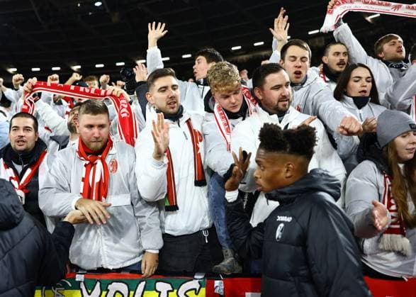 London, England, 14th December 2023. SC Freiburg players thank the fans during the UEFA Europa League match at the London Stadium, London. Picture credit should read: David Klein Sportimage EDITORIAL USE ONLY. No use with unauthorised audio, video, data, fixture lists, club league logos or live services. Online in-match use limited to 120 images, no video emulation. No use in betting, games or single club league player publications. SPI-2801-0055