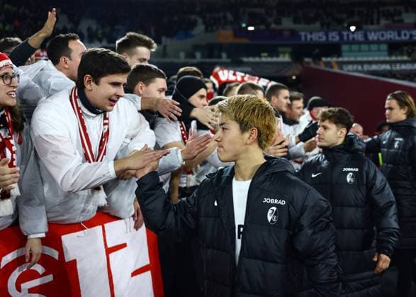 London, England, 14th December 2023. Ritsu Doan of SC Freiburg thanks the fans at th end of the match during the UEFA Europa League match at the London Stadium, London. Picture credit should read: David Klein Sportimage EDITORIAL USE ONLY. No use with unauthorised audio, video, data, fixture lists, club league logos or live services. Online in-match use limited to 120 images, no video emulation. No use in betting, games or single club league player publications. SPI-2801-0058