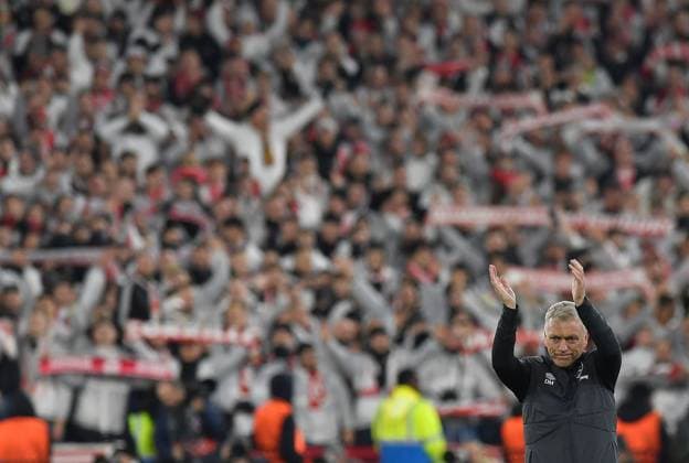 West Ham United manager David Moyes claps the fans at full time West Ham United v Freiburg, UEFA Europa League, Group A, Football, London Arena, London, UK - 14 Dec 2023 EDITORIAL USE ONLY No use with unauthorised audio, video, data, fixture lists, club league logos or live services. Online in-match use limited to 120 images, no video emulation. No use in betting, games or single club league player publications. Copyright: xAlanxWalter Shutterstockx 14254269bn