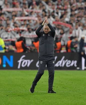 West Ham United manager David Moyes claps the fans at full time West Ham United v Freiburg, UEFA Europa League, Group A, Football, London Arena, London, UK - 14 Dec 2023 EDITORIAL USE ONLY No use with unauthorised audio, video, data, fixture lists, club league logos or live services. Online in-match use limited to 120 images, no video emulation. No use in betting, games or single club league player publications. Copyright: xAlanxWalter Shutterstockx 14254269bo