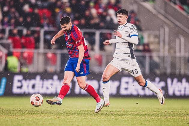 SOSNOWIEC 14.12.2023 MECZ 6. KOLEJKA GRUPA D LIGA EUROPY SEZON 2023 24: RAKOW CZESTOCHOWA - ATALANTA BC UEFA EUROPA LEAGUE GROUP D MATCH: BARTOSZ NOWAK Giovanni Bonfanti FOT. JAKUB ZIEMIANIN 400mm.pl NEWSPIX.PL --- Newspix.pl POLAND OUT!  20231214_IMG_1572