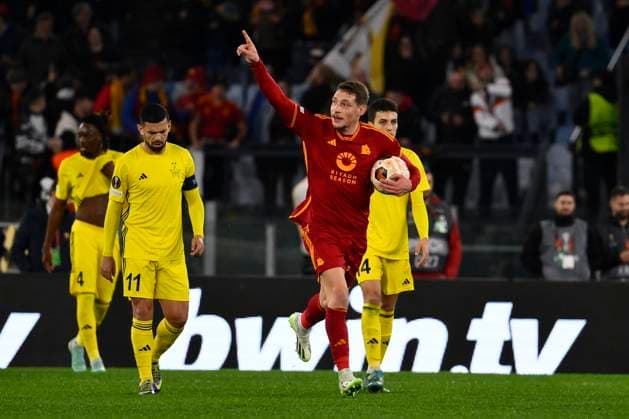 AS Roma v FC Sheriff Tiraspol: Group G - UEFA Europa League 2023 24 Andrea Belotti from A.S. Roma is celebrating after scoring the second goal, making it 2-0, during the UEFA Europa League Matchday 6, Group G game between A.S. Roma and F.C. Sheriff Tiraspol at the Olympic Stadium in Rome, Italy, on December 14, 2023. Rome Italy Italy  Copyright: xDomenicoxCippitellix originalFilename:cippitelli-asromavs231214_np93D.jpg