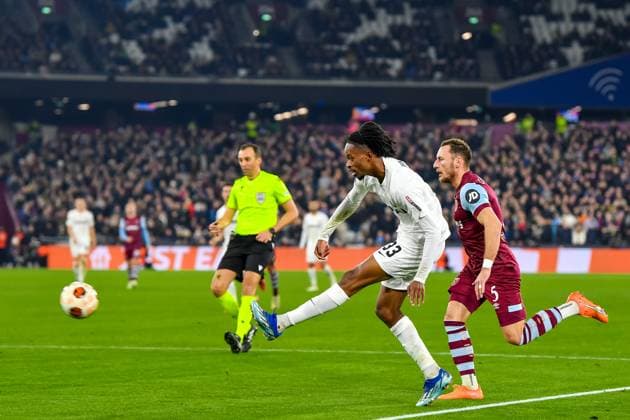 Jordy Makengo of SC Freiburg crosses the ball during the UEFA Europa League match between West Ham United and SC Freiburg at the London Stadium, Queen Elizabeth Olympic Park , London, England on 14 December 2023. Copyright: xPhilxHutchinsonx 39240076