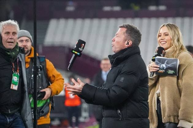 West Ham United SC Freiburg Football UEFA Europa League 2023 2024, Matchday 6, West Ham United SC Freiburg, London Stadium Football TV expert Lothar Matthäus juggles with RTL hand microphones and is celebrated by the fans Laura Papendick is also amused and enthusiastic