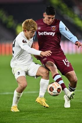 LONDON, ENGLAND - DECEMBER 14: Ritsu Doan of SC Freiburg and Edson Alvarez of West Ham United in action during the UEFA Europa League 2023 24 Group A match between West Ham United FC v SC Freiburg at London Stadium on December 14, 2023 in London, E West Ham United FC v Club Freiburg: Group A - UEFA Europa League 2023 24 Copyright: xSebastianxFrej MBxMediax