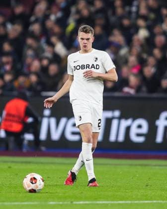 West Ham United FC v SC Freiburg SC Freiburg s Matthias Ginter in action during the West Ham United FC v SC Freiburg UEFA Europa League Group A match at London Stadium, London, England, United Kingdom on 14 December 2023 Editorial Use Only Copyright: xIMAGO EveryxSecondxMediax ESM-0874-0077