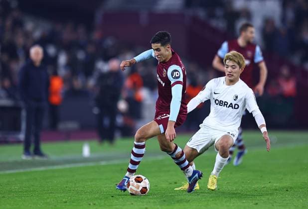 Nayef Aguerd of West Ham United and Ritsu Doan of FC Freiburg West Ham United v Freiburg, UEFA Europa League, Group A, Football, London Arena, London, UK - 14 Dec 2023 EDITORIAL USE ONLY No use with unauthorised audio, video, data, fixture lists, club league logos or live services. Online in-match use limited to 120 images, no video emulation. No use in betting, games or single club league player publications. Copyright: xMichaelxZemanek Shutterstockx 14254605cq