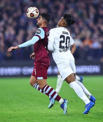Emerson of West Ham United battles with Junior Adamu of SC Freiburg West Ham United v Freiburg, UEFA Europa League, Group A, Football, London Arena, London, UK - 14 Dec 2023 EDITORIAL USE ONLY No use with unauthorised audio, video, data, fixture lists, club league logos or live services. Online in-match use limited to 120 images, no video emulation. No use in betting, games or single club league player publications. Copyright: xMichaelxZemanek Shutterstockx 14254605di