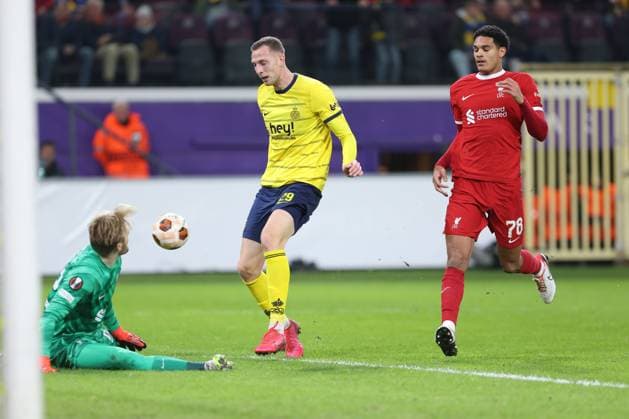 231214 Royale Union Saint-Gilloise vs Liverpool FC Gustaf Nilsson of Union attempts the goal with Harvey Elliott and Caoimhin Kelleher of Liverpool during a football game between Royale Union Saint-Gilloise and Liverpool FC on day 6 in Group E of the UEFA Europa League season 2023-2024 competition on December 14, 2023 in Brussels, Belgium. (Photo by Frank Abbeloos Isosport) BRUSSELS BELGIUM  Copyright: xx 424876
