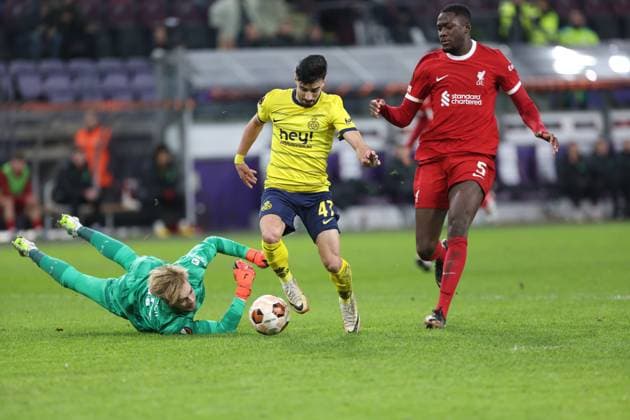 231214 Royale Union Saint-Gilloise vs Liverpool FC Caoimhin Kelleher Ibrahima Konate of Liverpool and Mohammed Mohamed Amoura of Union who scores the 1-0 goal during a football game between Royale Union Saint-Gilloise and Liverpool FC on day 6 in Group E of the UEFA Europa League season 2023-2024 competition on December 14, 2023 in Brussels, Belgium. (Photo by Frank Abbeloos Isosport) BRUSSELS BELGIUM  Copyright: xx 424889