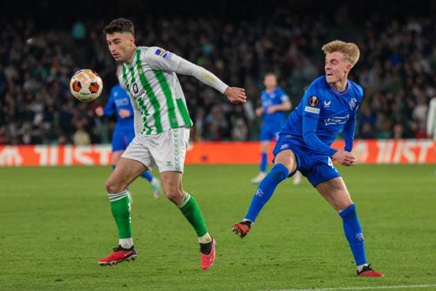 December 14, 2023, Seville, Spain: SEVILLE, SPAIN - DECEMBER 14: Marc Roca of Real Betis compete for the ball with Ross McCausland of Rangers FC during the UEFA Europe League - Group C match between Real Betis and Rangers FC at Benito Villamarin on December 14, 2023 in Seville, Spain. Seville Spain - ZUMAd159 0374736463st Copyright: xJosexLuisxContrerasx